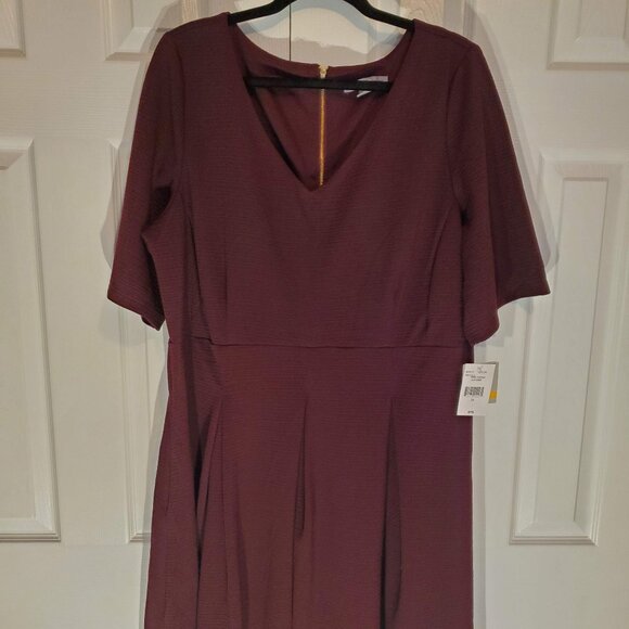 Danny & Nicole Dresses & Skirts - NWT Danny & Nicole Fit & Flare Burgundy Textured SS Zipper Dress Size 3x